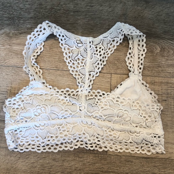 Like New Medium Aerie Bralette Bundle - Picture 9 of 10